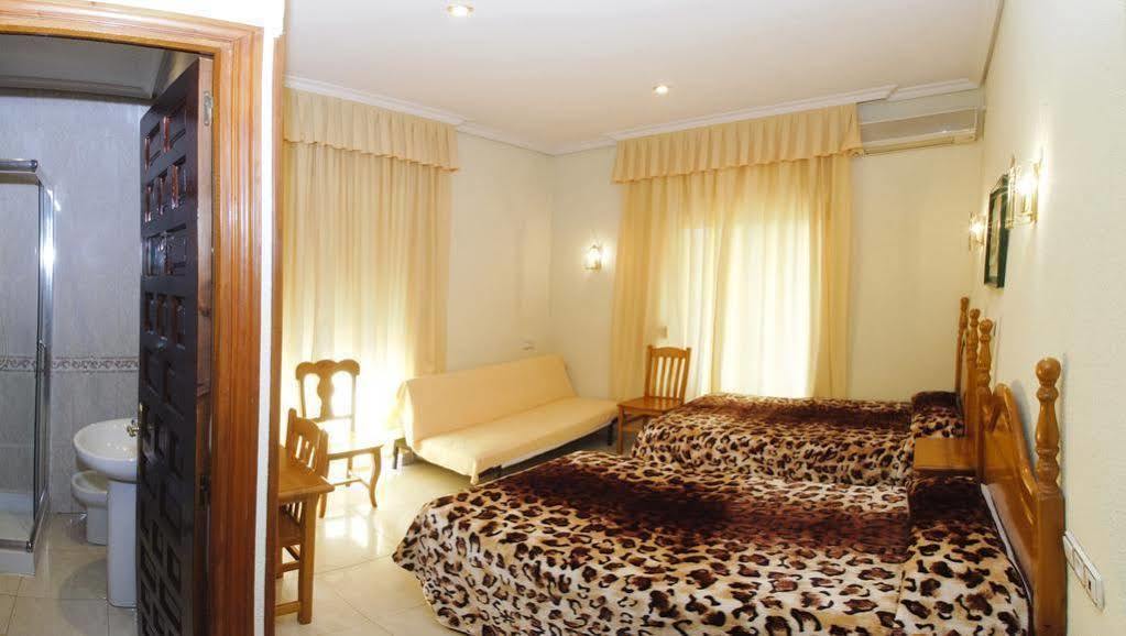 Toledo Plaza Hotel Exterior foto